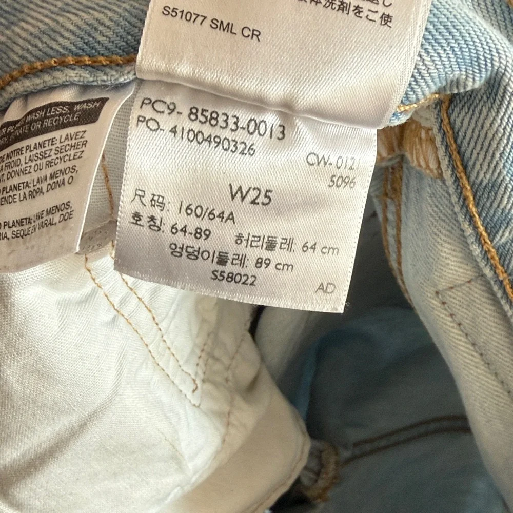 Levi's lightwash 501 denim jorts - Picture 5 of 5